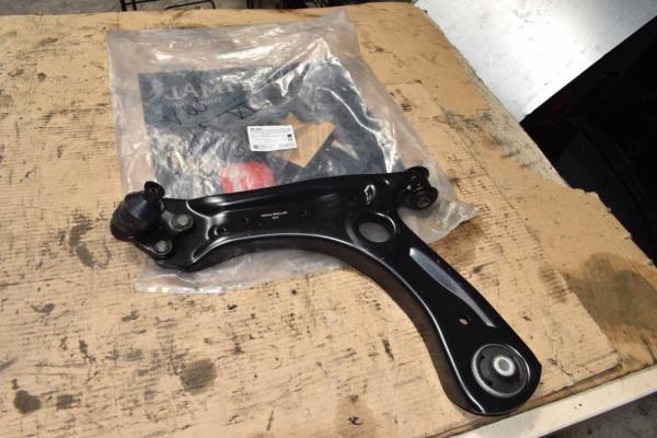 TRIANGLE AVANT GAUCHE VW/AUDI/SEAT/SKODA - Vue 1